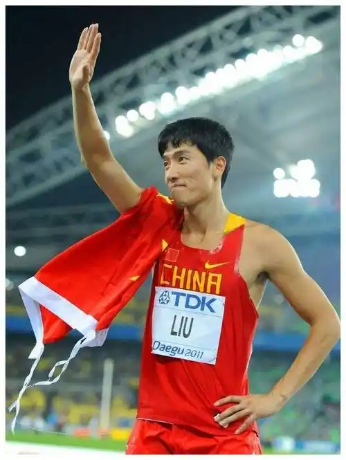 刘翔回归!472天后重返舞台,粉丝翘首以盼._中国_田径_成为了