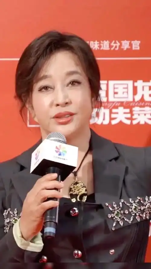 68岁刘晓庆出席北京国际电影节活力满满气势这块拿捏死死的