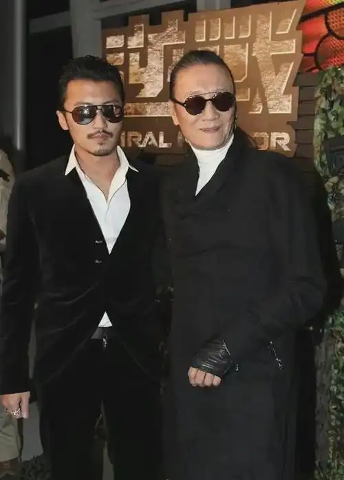 婷婷自己没啥工作,没啥收入,养成了大手大脚的习惯,王菲跟谢霆锋结婚