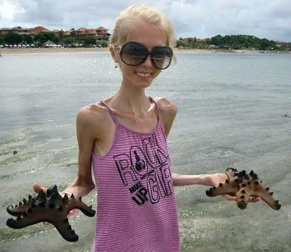 为了更能增加产品的说服力,她还采取了辟谷的方式