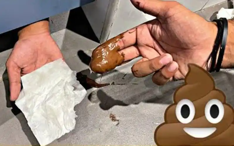 拉屎忘带纸,好心人借纸给我却不小心把屎弄他手上._哔哩哔哩_bilibili