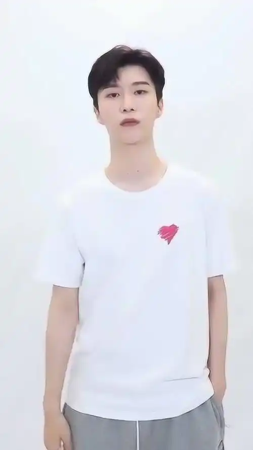 没事吧娜娜米范丞丞脖子上的痣真的是太好看了