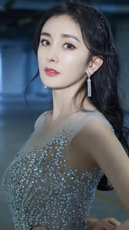 2023年杨幂内地女明星的相貌为什么有些显老
