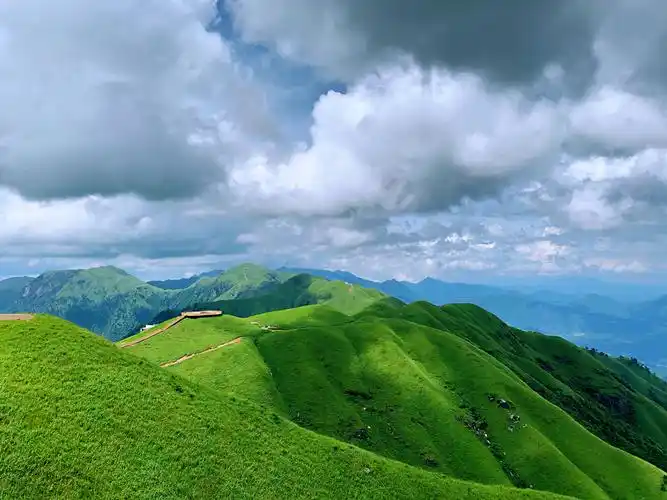 晴翠接金顶,道法入心间. ——记江西武功山徒步穿越
