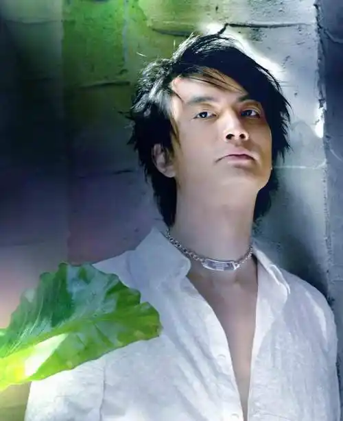 李泉写真-586x720.53k.-明星写真馆n63.com