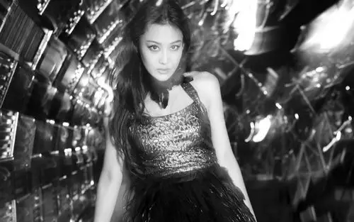 高清美女张馨予壁纸(9/14)