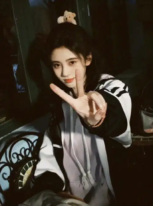 鞠婧祎初恋丸子头