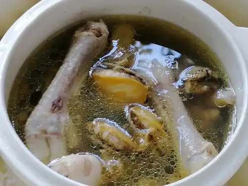 鲍鱼凤爪炖西洋参,原汁原味搭配的美味佳肴