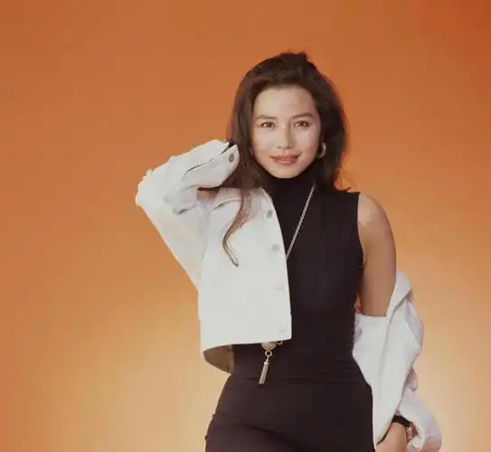 这才是美艳型美女年轻时的钟楚红太惊艳穿衣风情尽显女人味