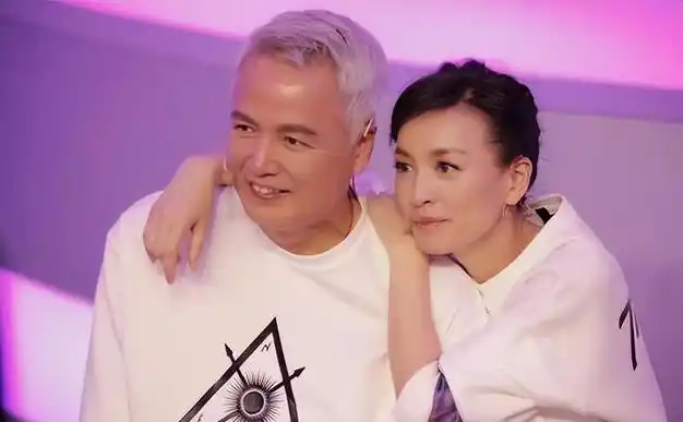 明明年纪相差不大,却看着像两代人,这6位女星把"老公熬成爹"|张庭