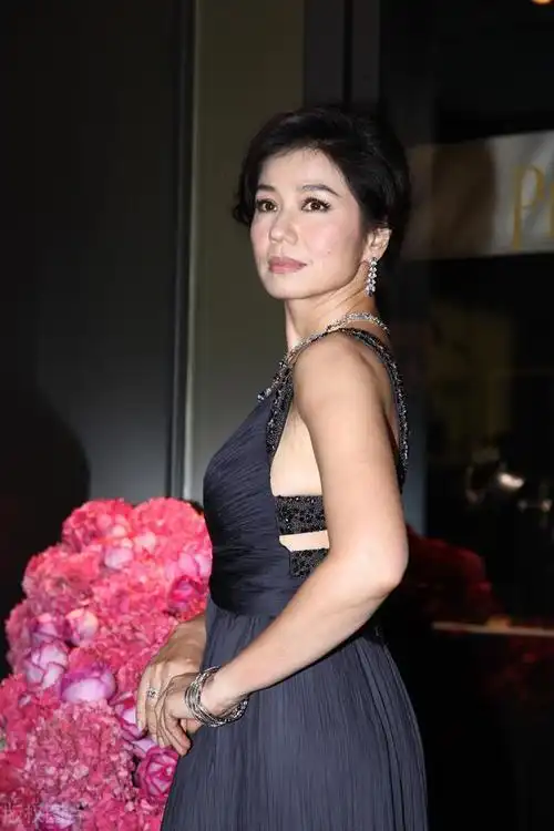 钟楚红,保养得实在太美了,大家喜欢吗?