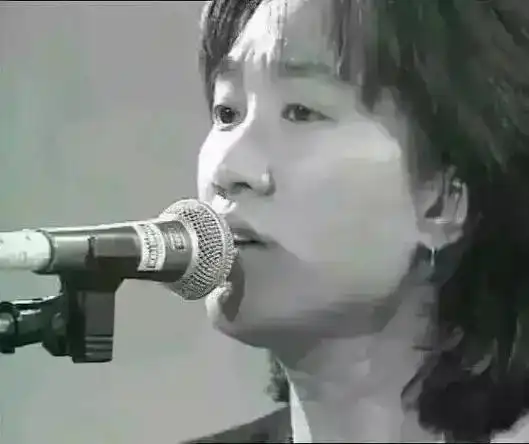 家驹 生日快乐黄家驹,中国非情歌时代的创始人,他是第一个让日 - 抖音