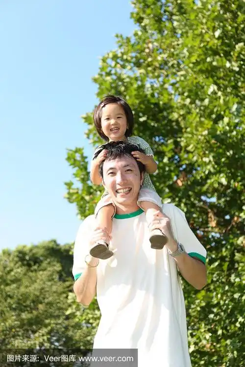 女儿想对妈妈说的话作文3 我生活在一个幸福温馨的家庭,爸爸妈妈十分
