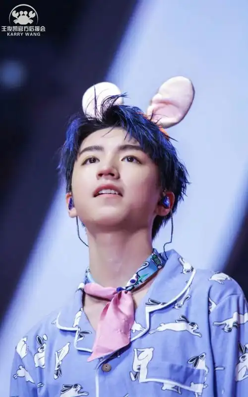 【王俊凯 wjk 三字哥哥】四周年演唱会蓝头发帅气小哥哥