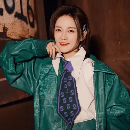 正是华语乐坛实力歌手汇聚的几年,同期出道的歌手没有不优秀的:欢子