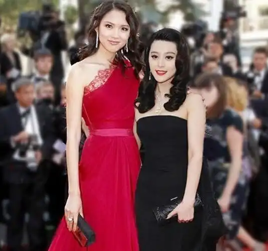 张梓琳范冰冰,张梓琳可谓是合影杀手,范爷在旁边气场都不见了