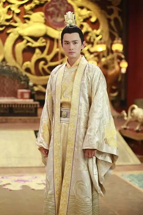 晓冬,王雨,任嘉伦等主演的大型古装涉案剧《通天狄仁杰》正在横店热拍