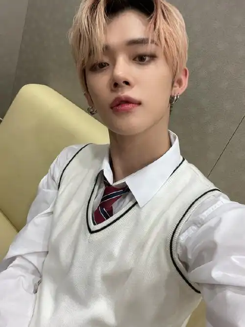 崔然竣超话01#崔然竣吸睛美颜#  【那年今日】210