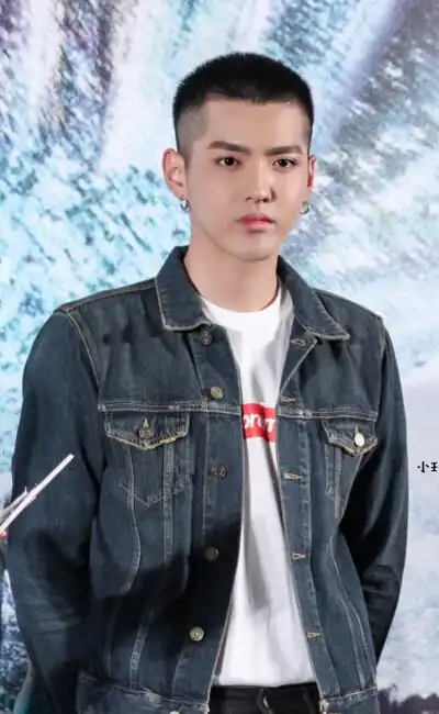 吴亦凡 板寸 帅哥