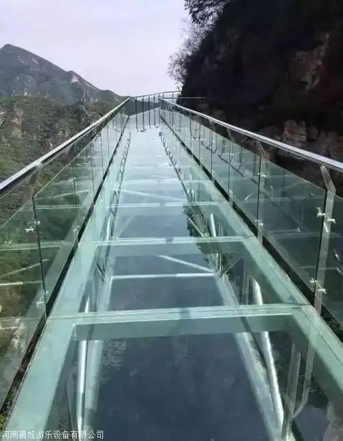 喜娃游乐玻璃栈道