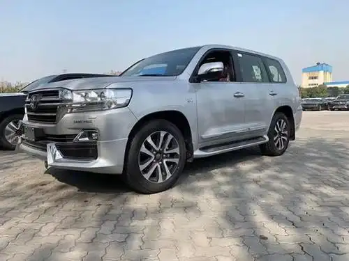 相信很多越野人士都会钟情于这款车型,它也被称为丰田陆地巡洋舰.