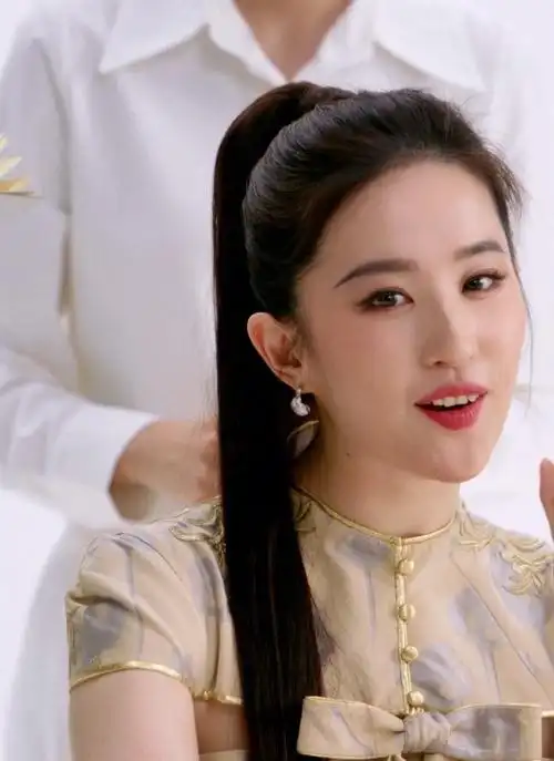 刘亦菲高马尾新中式