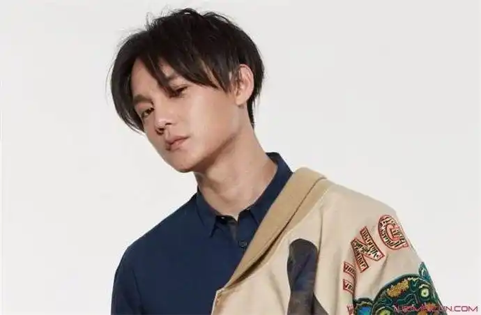 尹正那个拿鱼叉的照片尹正拿着鱼叉的电影叫什么