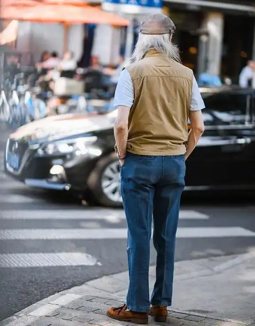 男人到了50,60岁,尽量放弃西服,西装裤,换成这些穿起来更时尚