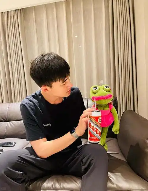 35岁林更新的豪宅火了超大厨房养生做饭网友真接地气