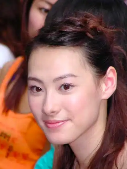 梁洛施,请来老师为她教学,学习英文,国文,跳舞,排练话剧等,为她出道