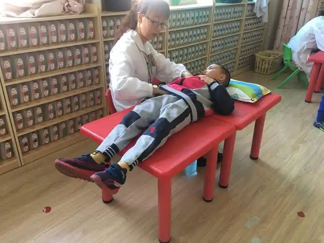 沙地幼儿园幼儿体检活动