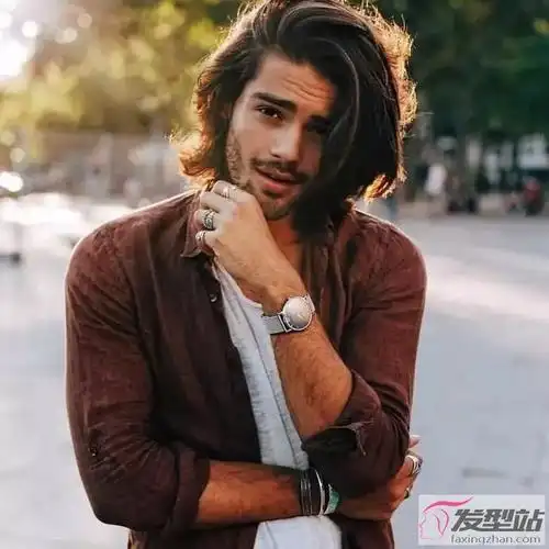 男生留长发怎么梳好看 多种男生长发超man发型推荐_发型站_最新流行