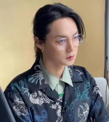 装嫩瘦成竹竿浓妆艳抹内娱的病态审美该停手了