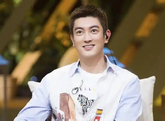 霍思燕喝醉后在客厅游泳,后期特效太喜感,粉丝上班时间笑到打嗝_杜江