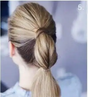 高马尾怎样扎出蓬松感,怎么扎出头顶蓬松的马尾(3根皮筋扎出没刘海