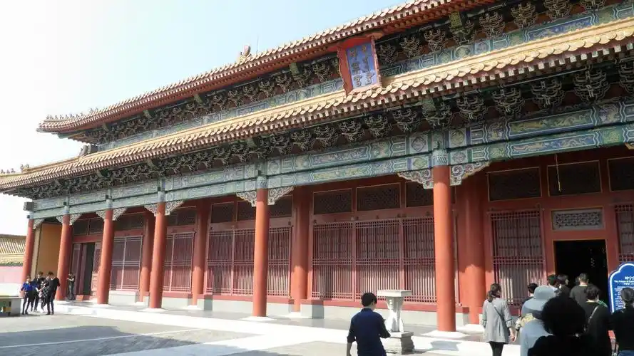 这个地方就是坤宁宫,属于北京故宫内廷后三宫之一,位于