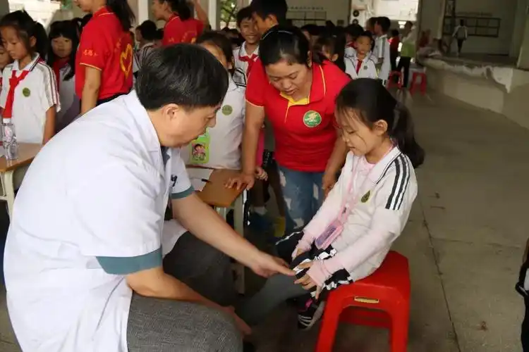 快乐体检健康成长涌口小学开展全校性学生体检工作