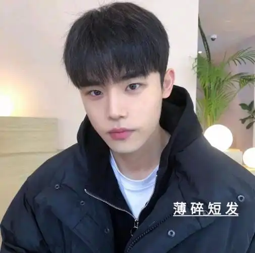 无锡发际线高的男生适合留什么发型?