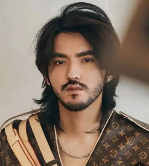 爱豆留胡渣"在线索命":肖战温柔又憔悴,李现魅力荷尔蒙爆棚!_网易订阅