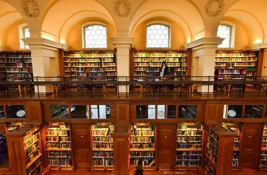 剑桥大学贾奇商学院:资源丰富最有特权