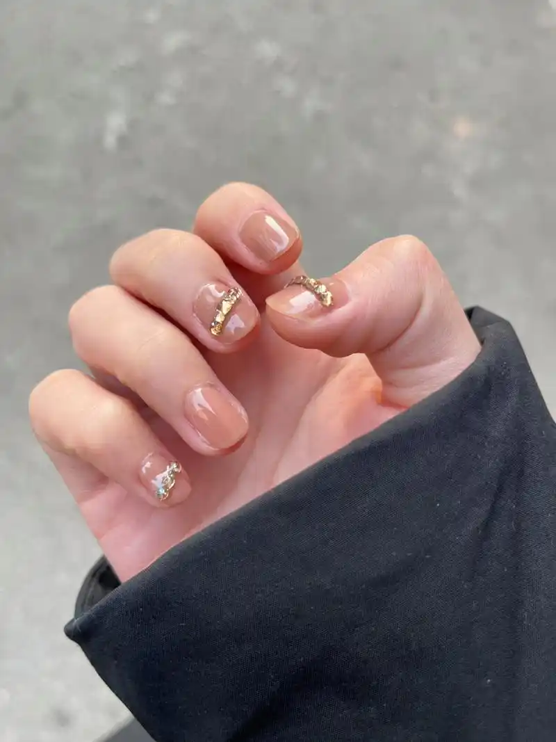 2023年新美甲绝美 这个颜色真的很有气质,短甲也好好看