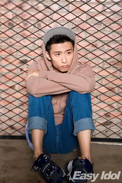 p>张一山,1992年5月5日出生于北京市西城区,毕业于 a target="_blank