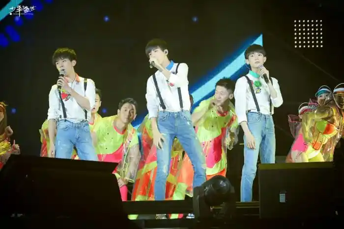 tfboys 160806 三周年见面会北京场 快乐环岛【玻璃晴朗,橘子辉煌.】