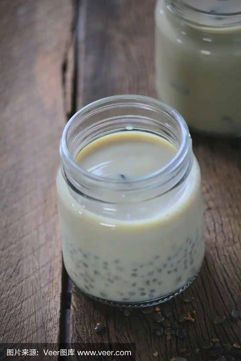 玻璃黑芝麻豆奶