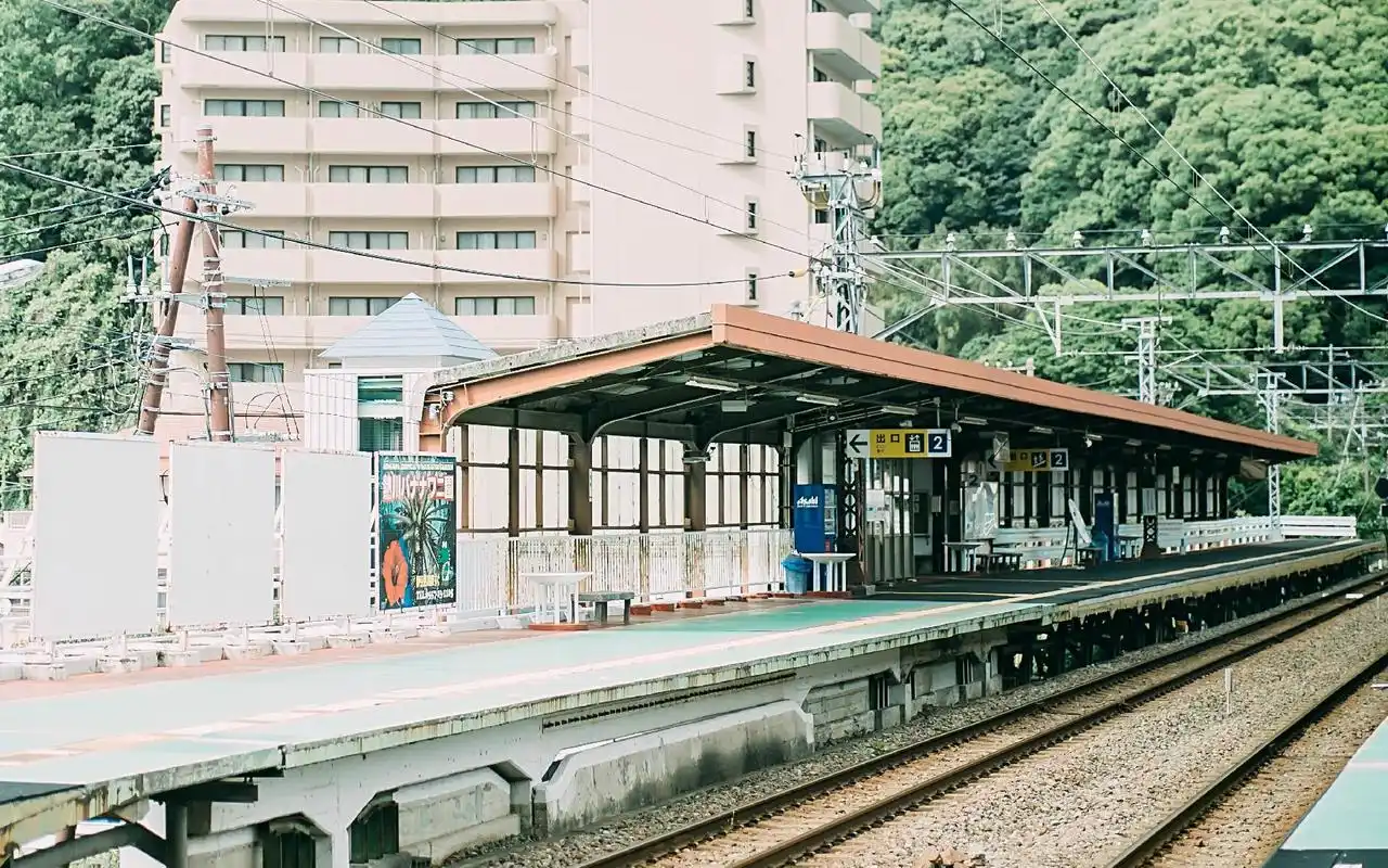 日系夏日唯美街道风景高清桌面壁纸