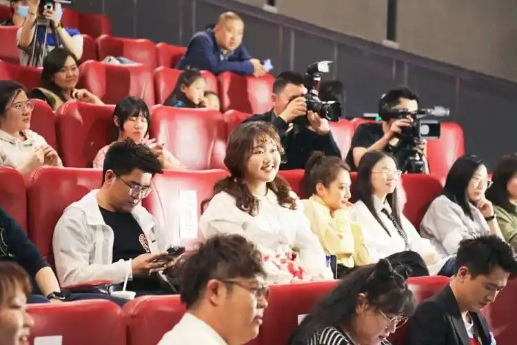 中央广播电视总台《金牌喜剧班》收官 首发学员宋周玲未来可期!