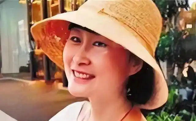 冯小刚前妻张娣:苦耗徐帆7年后分手,与唇腭裂女儿相依为命22年_工作