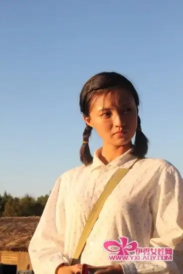 傅晶最新剧照 麻布粗衣真实还原《知青》岁月