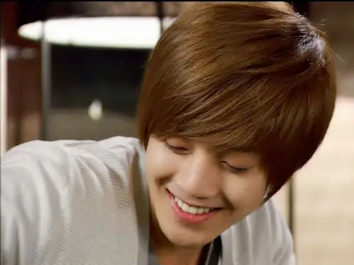 男生头发颜色:栗色帅气造型