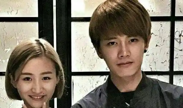 而任嘉伦的妻子在他还未大红大火之时,就已经陪伴了他的身边.